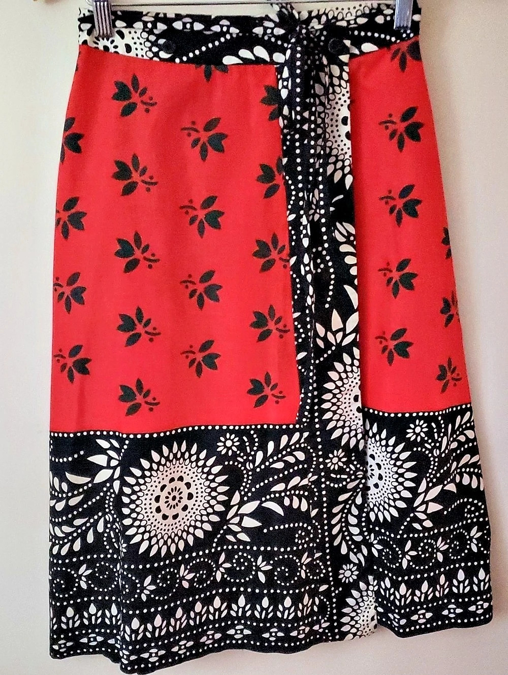 Vintage Cotton Women's Floral A-Line Skirt in Red & Black